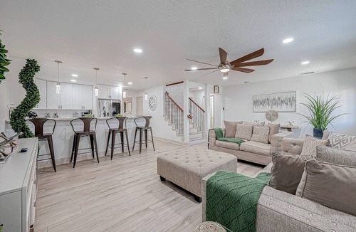 Humble House | Posh Houston/IAH Escape: Parking|7 Beds|Sleeps 14|
