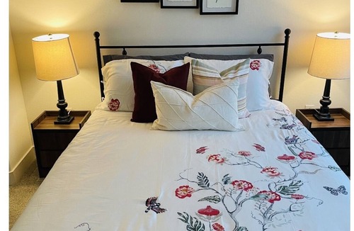 Legacy Town Center North Apartment | Posh one bedroom apartment in the heart of legacy west.