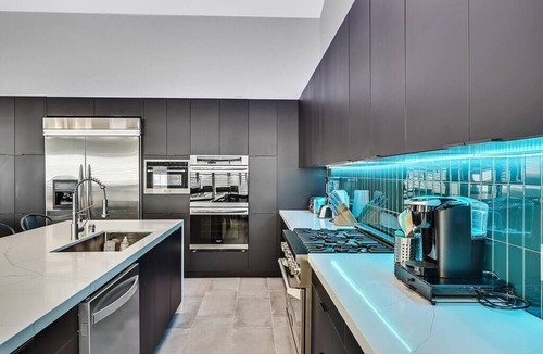Spring Valley House | Posh Villa 8 Bdr X 5 Bth 16 Bds