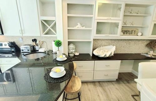 Bella Vista Condo | POSHPADZ - Sandpiper Villa - Walk to Jupiter Beach