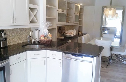 Bella Vista Condo | POSHPADZ - Sandpiper Villa - Walk to Jupiter Beach