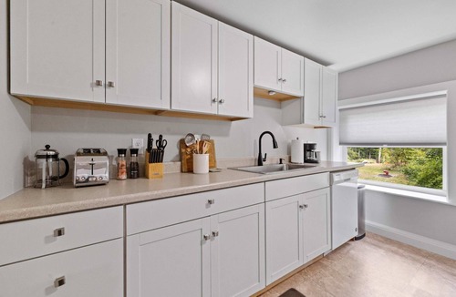 Bradford House | Post & Beam - SHARED 4 Bedroom 1 Bath Home On Pond - Shared 4 Bedrooms Available