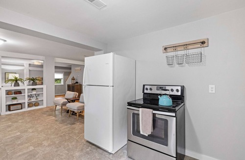 Bradford House | Post & Beam - SHARED 4 Bedroom 1 Bath Home On Pond - Shared 4 Bedrooms Available