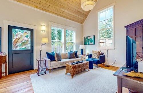 Olympic Hills House | Post Cottage