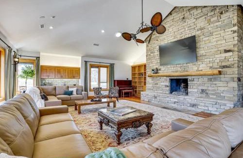 Cleburne House | Post Oak Estate - Pool Barn 2 Guest Homes 16 Ac