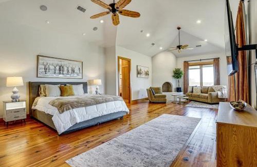 Cleburne House | Post Oak Estate - Pool Barn 2 Guest Homes 16 Ac