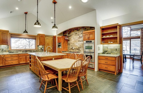 Cleburne House | 'Post Oak Estate' w/Pool & Spa on 16 Acres
