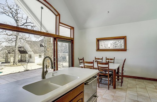 Cleburne House | 'Post Oak Estate' w/Pool & Spa on 16 Acres