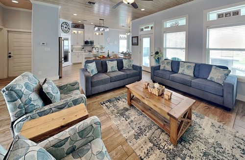 Port Aransas House | Postcard from Paradise | Pet Friendly, Shared Pool