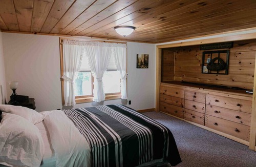 Shinglehouse House | Potter County Gasthaus - Full Lodge for Rent