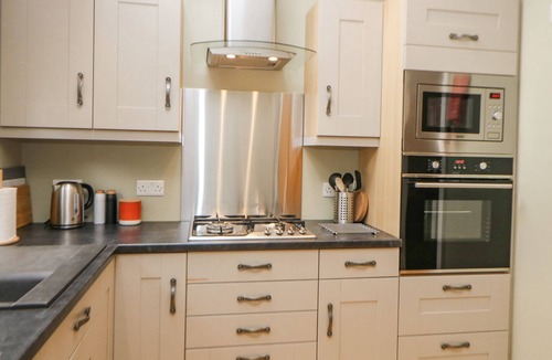 Fulwood Cottage | POTTER’S COTTAGE, family friendly, with a garden in Sheffield