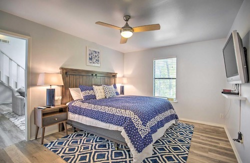 Pottsboro House | Pottsboro Cabin with Deck - 1 Mile to Lake Texoma!