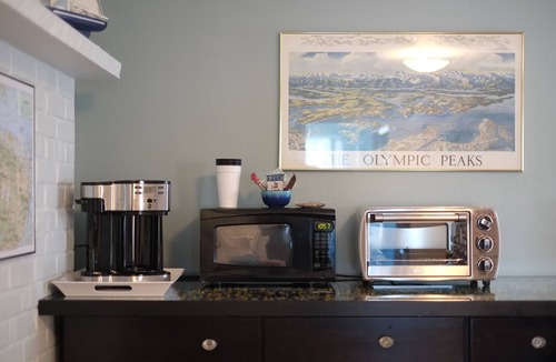 Poulsbo Apartment | Poulsbo Marina and Olympic Hideaway View