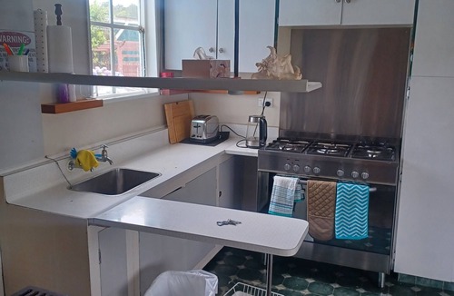 Pounawea House | Pounawea Classic kiwi Crib