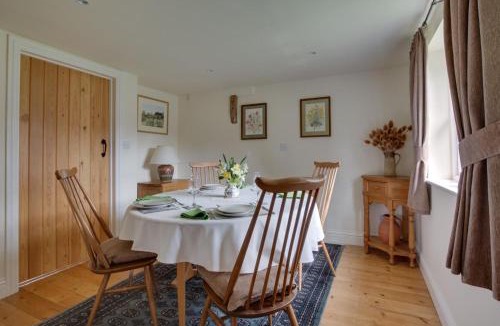 Abbess Roding Apartment | Pound Hill Cottage