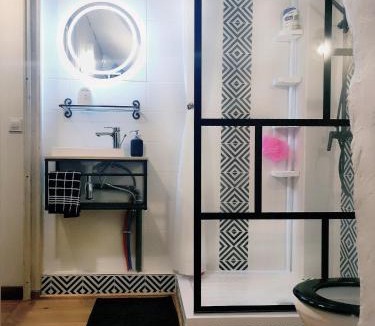 Poussan Apartment | Pour les amoureux des vieilles pierres