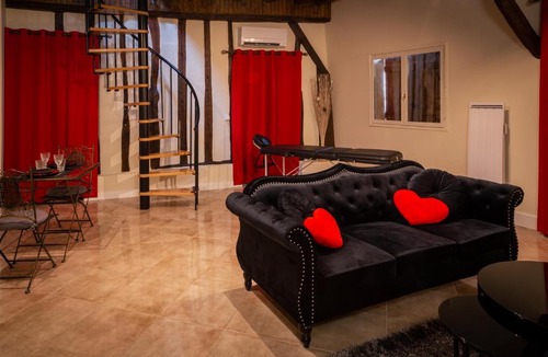 Saint-Martin-des-Bois House | Pour Toi et Moi - Loveroom