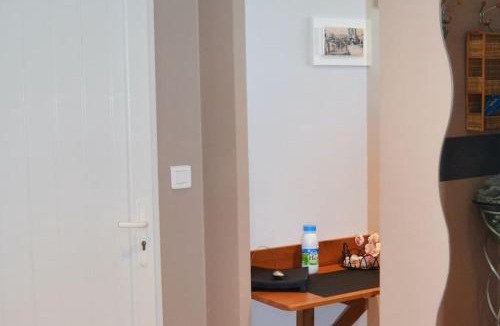 Meze Apartment | "POUR VOUS" studio dans villa avec piscine