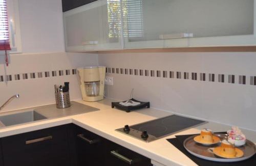 Meze Apartment | "POUR VOUS" studio dans villa avec piscine