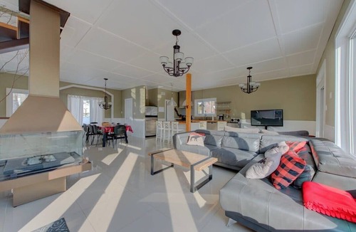 Saint-Philemon Ski Chalet | Pourquoi Pas! | Private Spa & Mountain View