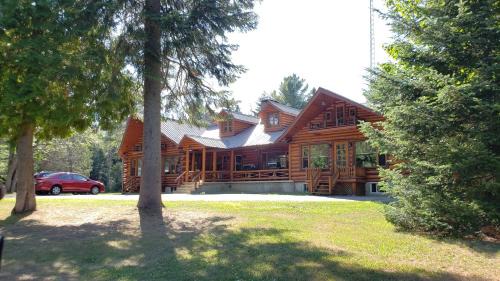 Saint-Alexis-des-Monts Cabin | Pourvoirie du Lac Blanc