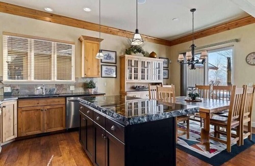 Eden House | Powder Mtn Wolf Den TR11|Ski Retreat |Dog Friendly