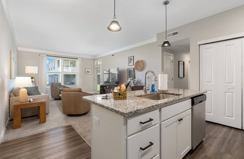 Powell Apartment | Powell 2BR | Private garage | Zero Stairs