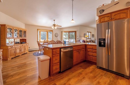 Powell House | Powell Farmstead Retreat- Dog Friendly, Comfortable Family Retreat