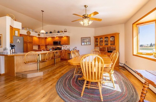 Powell House | Powell Farmstead Retreat- Dog Friendly, Comfortable Family Retreat