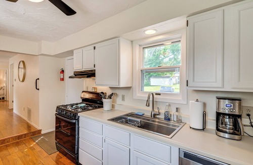 Powers Lake Cottage | Powers Lake Gem: Peek-a-Boo Views & Beach Access