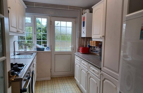 East Dunstable House | Poynters House - Huku Kwetu (Luton)