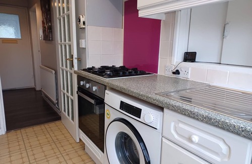 East Dunstable House | Poynters House - Huku Kwetu (Luton)