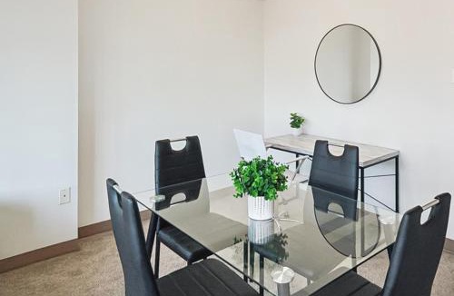 Downtown Harrisburg Apartment | PP 1002 Modern Corporate 2br, pool, Gym