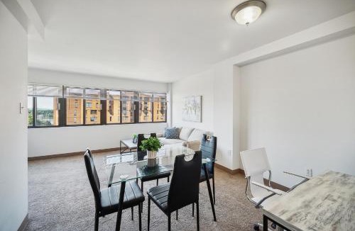 Downtown Harrisburg Apartment | PP 1002 Modern Corporate 2br, pool, Gym