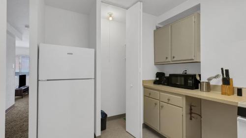 Downtown Harrisburg Apartment | PP 1009 Beautiful Corporate 2br Apt, Pool