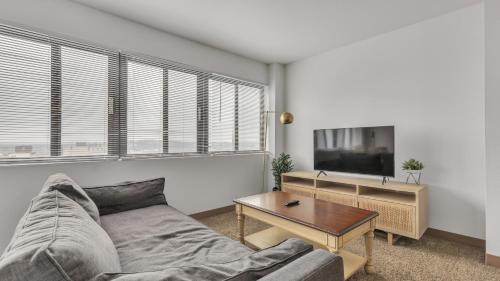 Downtown Harrisburg Apartment | PP 1506 Beautiful Professional 1br Apt, Pool