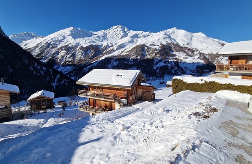 Evolene Apartment | Pra Charis