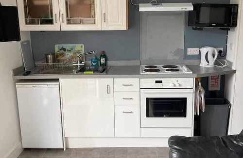 Praa Sands Apartment | Praa Sands - Apartment - Sleeps 2 - Parking