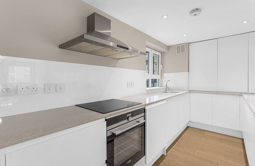 Churchill Apartment | Practical 2-Bed Flat with Outdoor Space