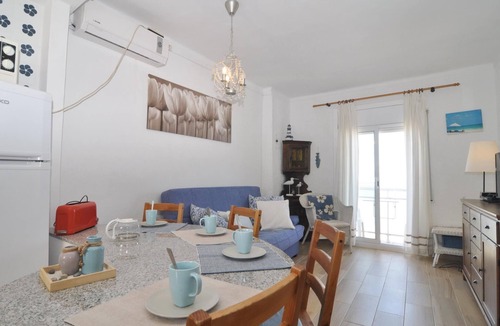 L'Escala Apartment | Practical apartment with sea views, Wifi and air conditioning included