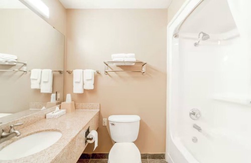 Beeville Hotel | Practical Guest Room w/King Bed Near Regional Routes & Incredible Pricing