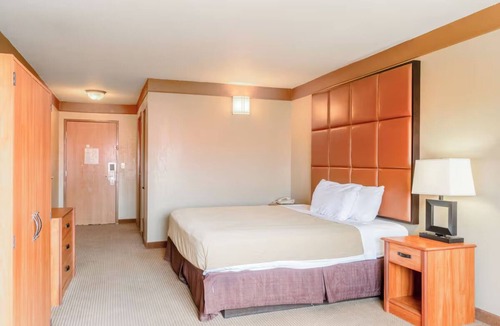 Beeville Hotel | Practical Guest Room w/King Bed Near Regional Routes & Incredible Pricing