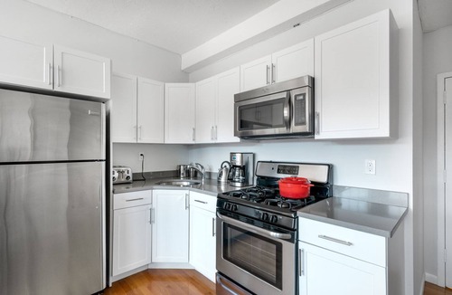 Prudential - St. Botolph Apartment | Practical South End 1BR near shops, restaurants & T Stops