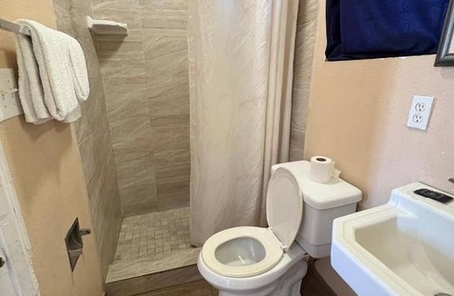 Flour Bluff Hotel | Practical Stay Near Padre Island National Seashore | Easy Road Access & Parking