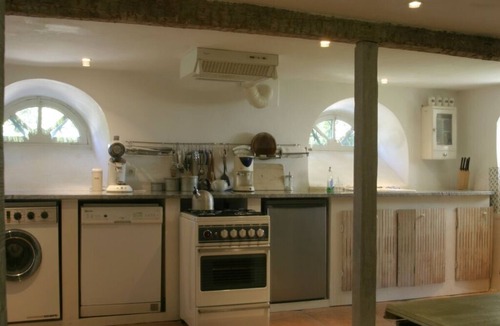 Loures-Barousse House | Pradia's Modern Retreat