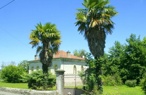 Loures-Barousse House | Pradia's Modern Retreat