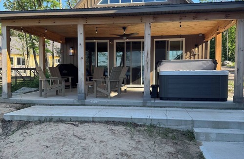 Restoule Cottage | Pragma Luxury Lakefront Cottage w/Hot Tub & Sauna