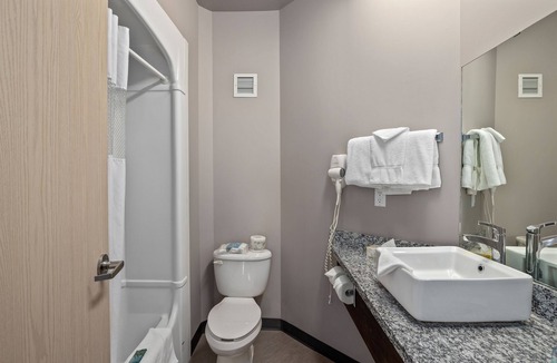 Medicine Hat Hotel | Prairie Crest Medicine Hat