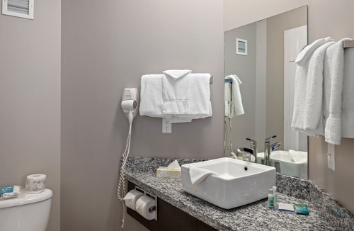 Medicine Hat Hotel | Prairie Crest Medicine Hat