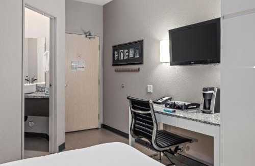 Medicine Hat Hotel | Prairie Crest Medicine Hat by IHG
